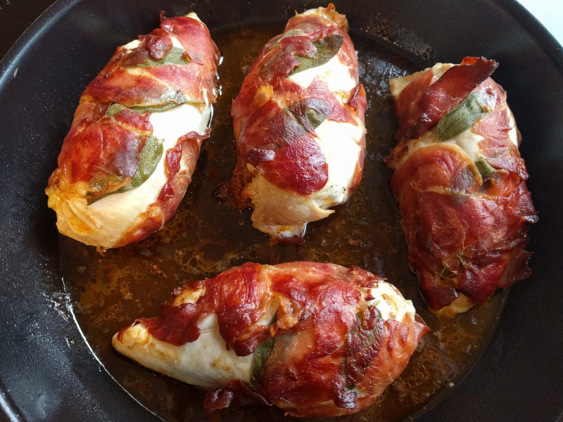 Hähnchenbrust mit Serrano-Schinken gefüllt mit Tomatenpesto | DataYourEat